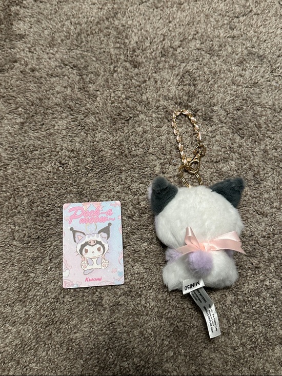 Peek-a-Meow Keychain - Kuromi - Picture 3 of 3